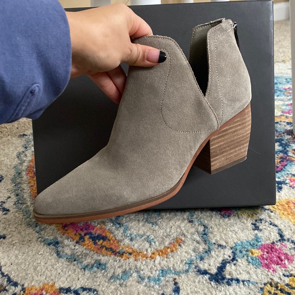Vince Camuto open ankle booties size 7 1/2